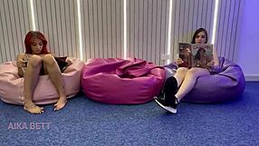 Aikabett intenzív élvezetet érez nagy farokkal szűk punciban