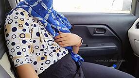 Indian girlfriend ki chudai pussy and anal sex fucking in car