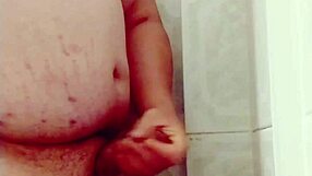 La vecina caliente hace que me masturbe?