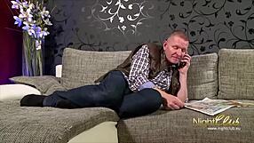 Stiefvater Fickt Seine Tochter in High Definition Anal Doggystyle