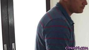 Mlada 18+ daje sesanje v CFNM resničnosti z velikim kurcem