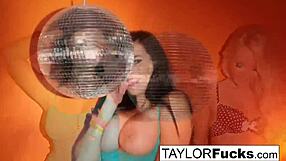 Hot 70s Sluts Finger Each Others Cunts