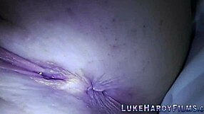 Soy la milf británica en polvo grupal POV