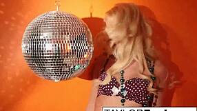 Hot 70s Sluts Finger Each Others Cunts