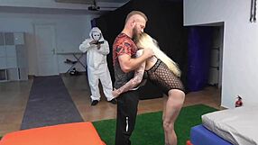 i cindy crawford and jax sweller having a foreplay in the world sex championship