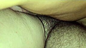 cena fumegante de barebacking de dois gays latinos fodendo trabalhador que conheceram na feira