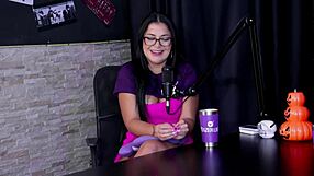 Raphaela Savanah Records Boyfriend In Cuckold Sex