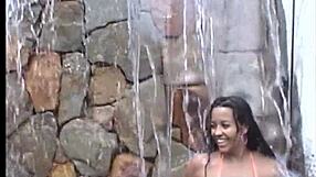 She shows her pussy in the park