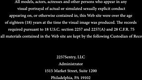 Kvinnlig slav Lexi Grey sväljer morgonpiss, tar grovt analt straff