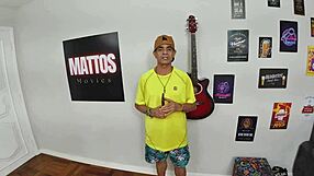 After 30 years of porn, uncle finally fucks big-assed niece