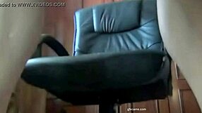 Man, I’m lovin’ this pregnant camgirl’s creamy dildo fingering actshun!