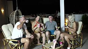 Niegrzeczne dziewczyny robią lodzika robiąc kutasa mokrym, potem cipka jest dobrze ruchana jęcząc i robiąc minę dziwki podczas gdy chłopak patrzy - elo cardone i victor mustang sheer red