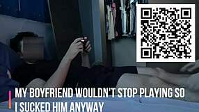 Mun poikaystävä ei lopettanut Playstationin pelaamista mutta mä olin niin kiihottunut että päätin niellä hänen kuminsa joka tapauksessa