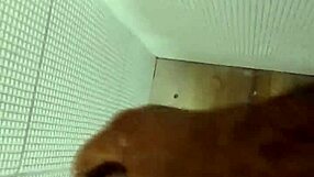 Punheta com gozada perfeita do moreno gostoso