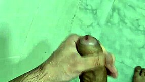 gordinho jerking off in the shower until he finishes