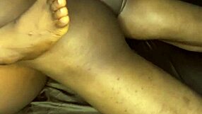 Watch this curvy woman's sexy legs during intense fingering