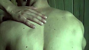 Хетеро латино тинејџер 18+ учи да воли геј секс са старим мушкарцем напољу