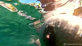 BBW עם כוס שעיר עירומה בפומבי