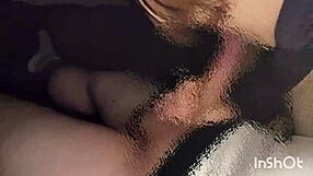 Japanese amateur does outdoor blowjob and handjob on smartphone 😍