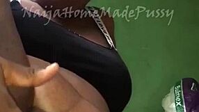 तुम्हें ये बड़ी गीली चूत पसंद है?