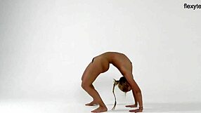 Blonde Teen Flexy Girl Shows Her Talents On Sofa?