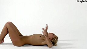 Blonde Teen Flexy Girl Shows Her Talents On Sofa?