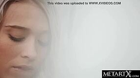 Watch this cute blonde masturbating to a wild orgasm at the gym 💦