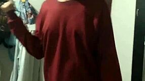 Sexo real con mi hermanastra me descubre en el cuarto