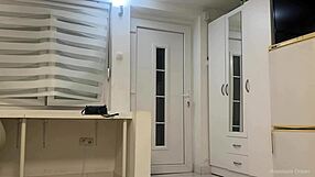 i met the delivery guy naked, he didnt wanna leave...