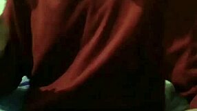 Sexo real con mi hermanastra me descubre en el cuarto