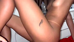 minha amiga magrinha de 35 anos pede rola no cuzinho