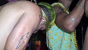 Herregud vilken fantasiorgie med sug på stora kukar i offentlig förnedring