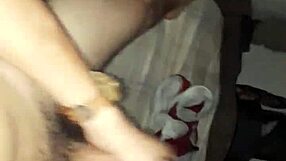 llegó del trabajo y solo quiere masturbarse pensando en ti