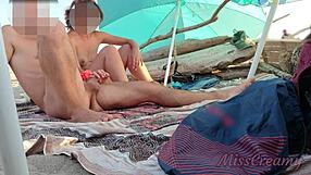 Ukázal jsem ptáka nevlastní dceři na veřejné pláži, pomohla mi dojet před davem