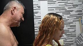 Ayah Tiri Mau Ngemut Kontol Enak