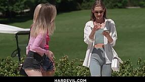 Tiffany Candee in Nata v intenzivni dvojni penetraciji orgiji z rimjobi, nogavicami in squirtom