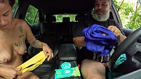 Mais Uma Carioca Na Carona Desceu A Serra Dando O Cuzinho No Carro - Talita Lima