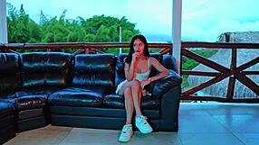 Deviška tesna pička moje pastorke prenese moj velik kurac, mogoče noseča