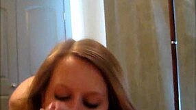 Годишна аматьорка обича да смуче огромни монстър курчета на секс лента