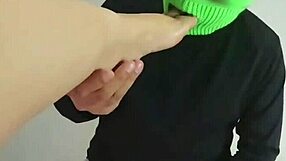 chupando y follando con los pies de mi madrastra gordita super caliente