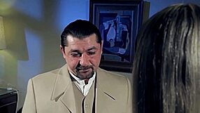 Amikor a gazdagok játszanak, alávetett 18+ orosz kurva brutális arc baszást kap 1. részben