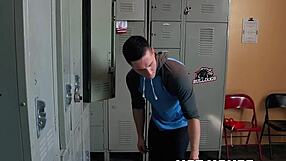 Твинк вступает в команду, получая жесткий трах от тренера