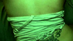 Dělím si postel s tou horkou milfkou s velkým zadkem – macochou