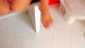 Abang tiri tolong mandikan adik dan pancut dalam mulut di rumah