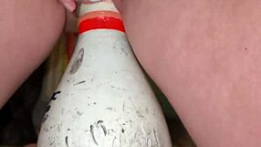 Ali verjameš, da ta MILF dobi jebano s kegeljskim klinom, dokler ne škropi?