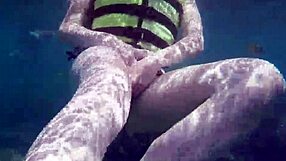 Veronikavonk flashes big tits on beach.