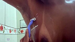 Depilando Bucetinha e Cuzinho para Usar com Varios Paus Grandes. Ready for Wild Public Action!