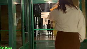 I'm lookin for a spot to give that famous blowjob, ya know?