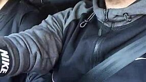 Bulge touch in traffic 😏