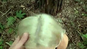 Fan mě najde v lese při práci pro intenzivní šukání obřího ptáka